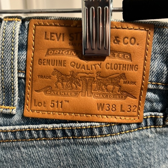 New Distressed Levi’s. - Picture 6 of 6